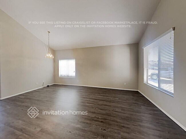 Foto del edificio - 3909 N 103rd Dr