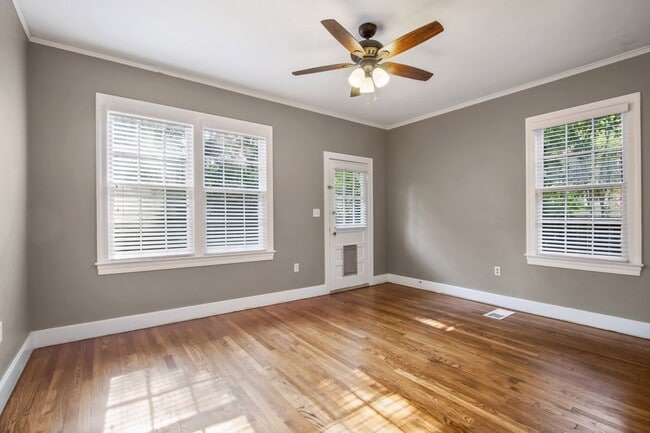 Building Photo - 1815 Linden Pl