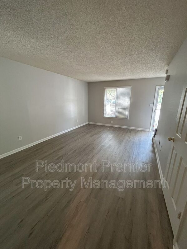 Building Photo - 1039 Rock Knoll Ct