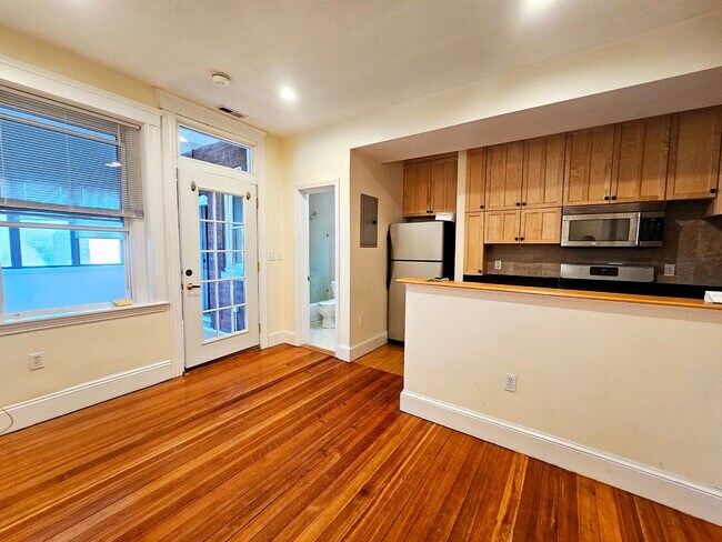 Foto del edificio - 195 Winthrop Rd