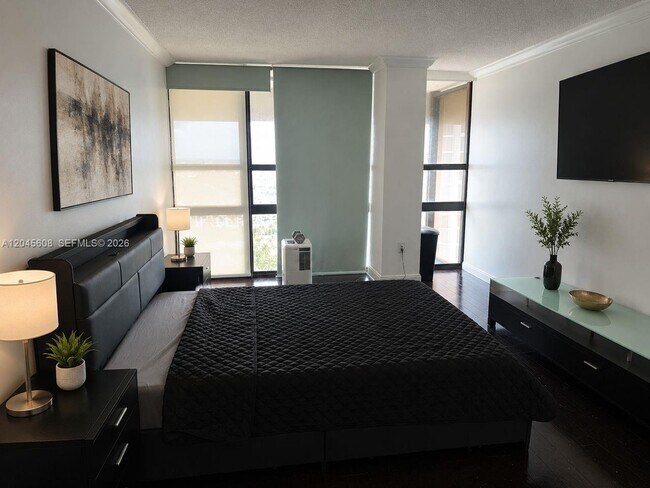 Foto del edificio - 600 NE 36th St