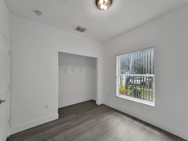 Building Photo - 2561 SW 192nd Terrace