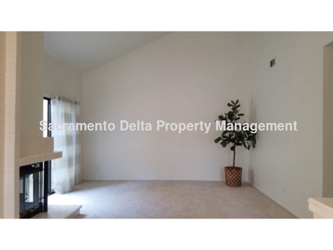 Foto del edificio - 7639 Creekridge Ln