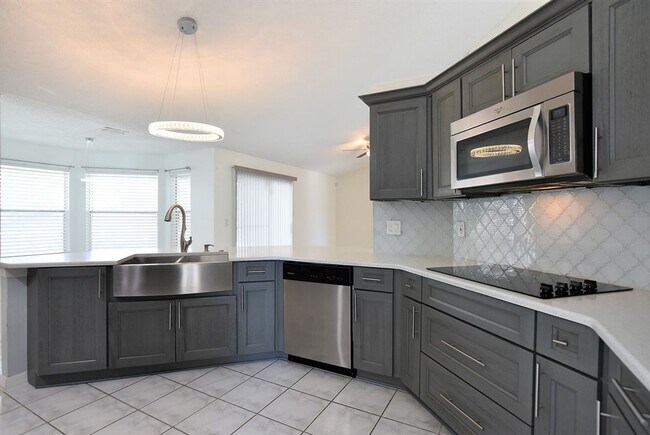 Foto del edificio - 4br 3ba POOL HOME in Forest Ridge.. Attach...