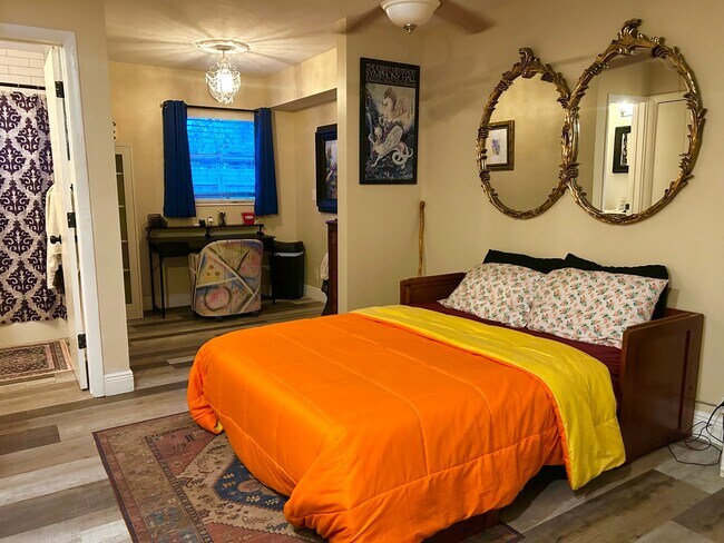 Building Photo - 1035 - 1037-1037 NE 32nd St