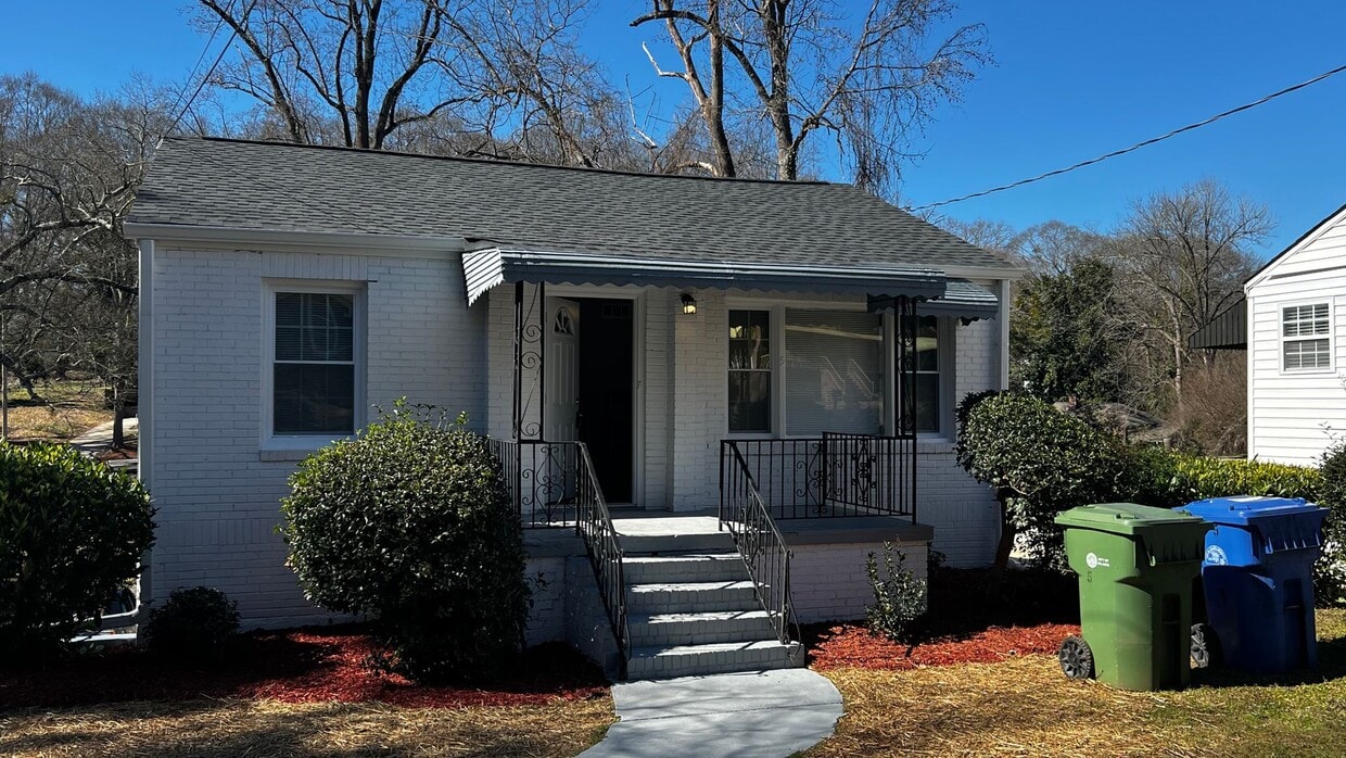 Primary Photo - 5 Burbank Drive Unit A
