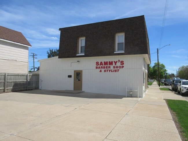 Building Photo - 1405 Lathrop Ave