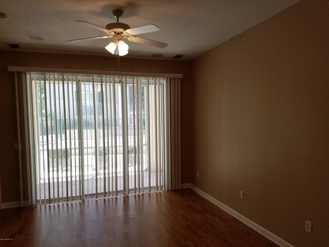 Foto del edificio - 8601 Beach Blvd