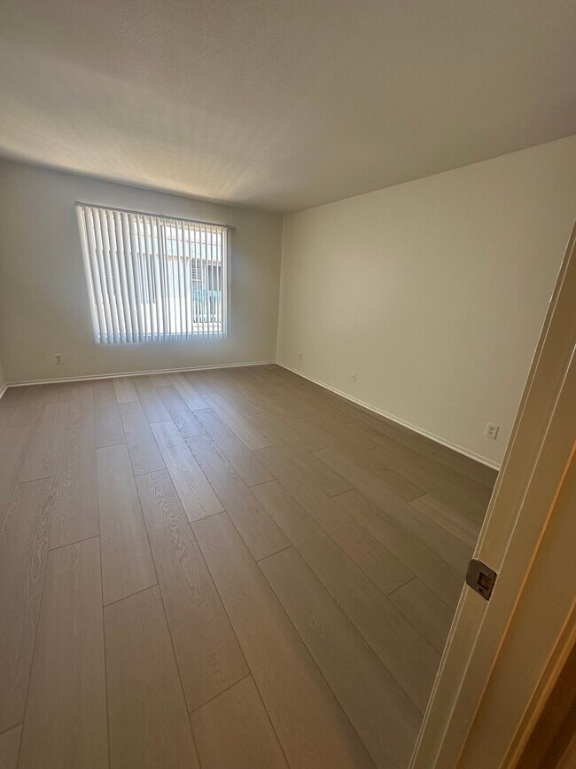 Building Photo - 3415 Linden Ave