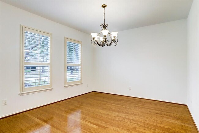 Foto del edificio - 15414 Bay Tree Landing