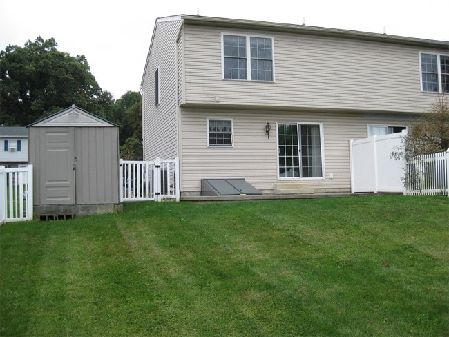 Building Photo - 519 E Linden St