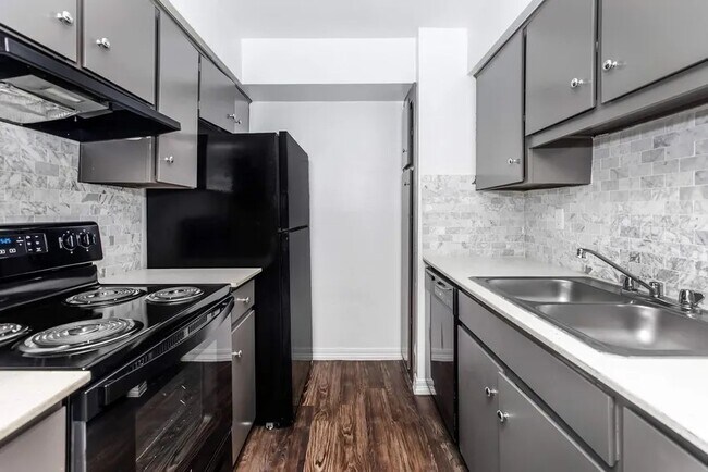 Building Photo - 4400 Memorial Dr