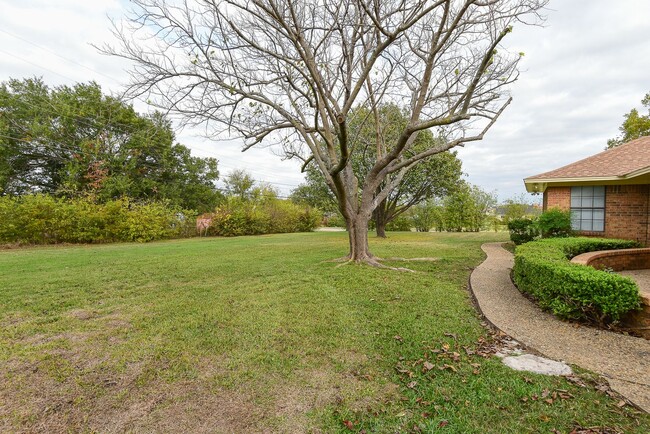 Building Photo - 3106 Bonham-House