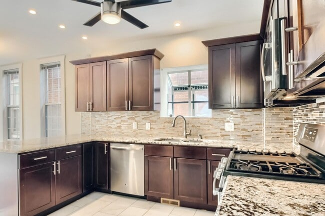 Building Photo - Bright, beautiful home in the Uptown area ...