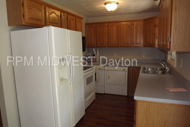 Building Photo - 3 Bedroom Vandalia Ranch Home!