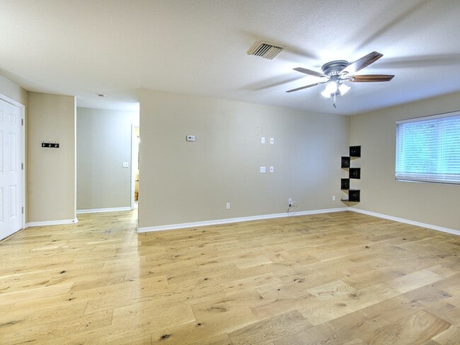 Foto del edificio - 538 Golden Raintree Pl