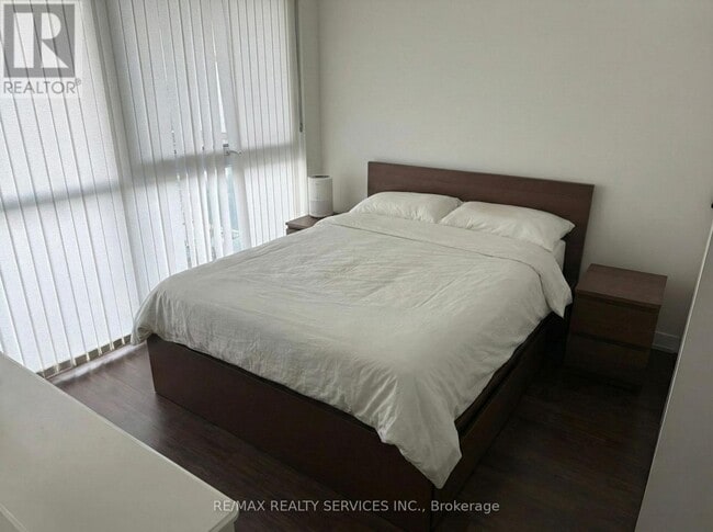 Building Photo - 5101 Dundas St W