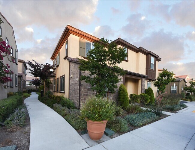 Foto del edificio - 7075 Montecito Ln