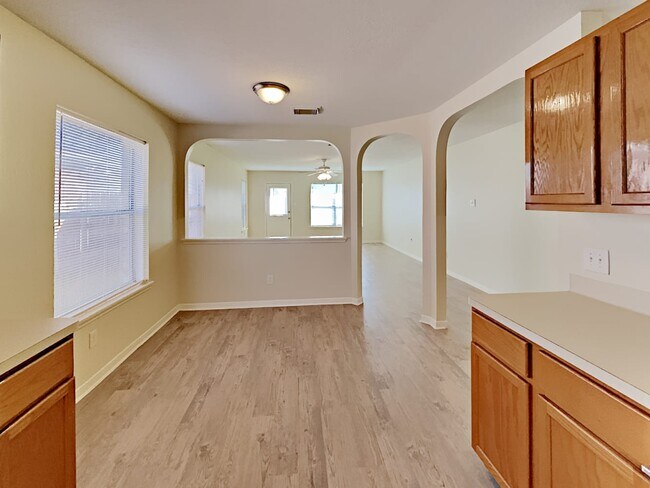 Building Photo - 7231 Winding Canyon Ln