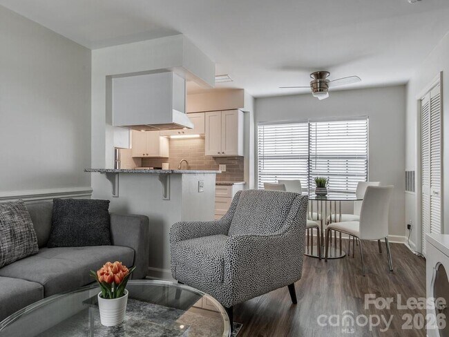 Foto del edificio - 406 W 9th St