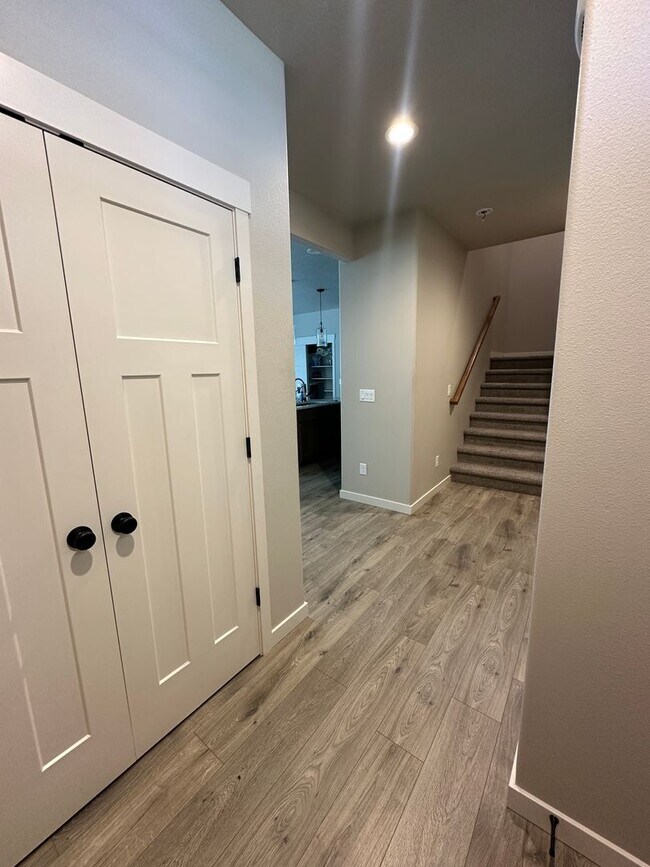 Foto del edificio - 1417 W Lakeside Dr