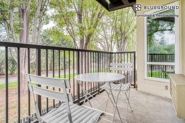 Building Photo - 1300 Oak Creek Dr