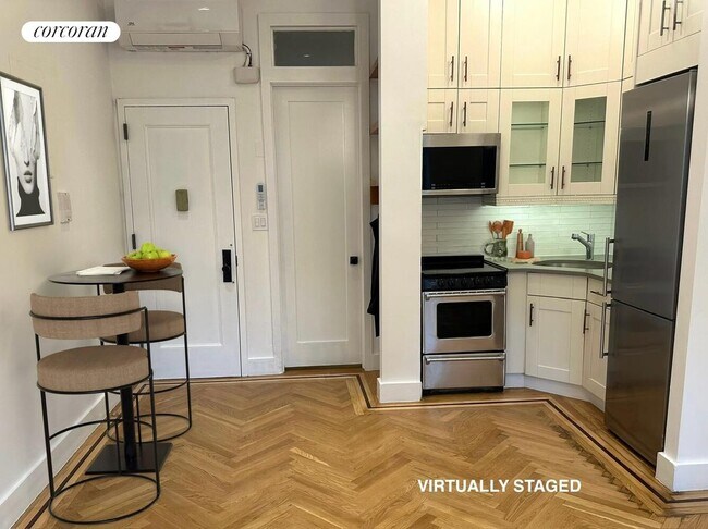 Foto del edificio - 324 W 47th St