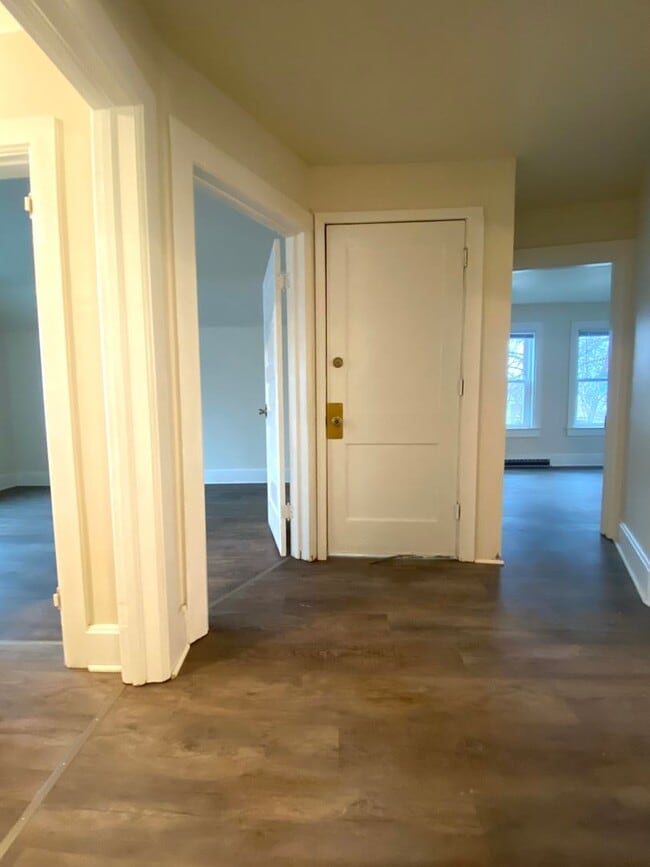 Building Photo - 808 Cherry St