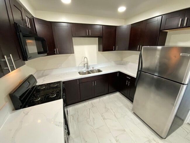 Foto del edificio - 3 Bedroom 1 Full Bath Remodeled Twin-Home