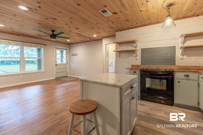 Foto del edificio - 556 Middle St