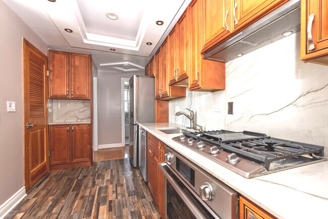Foto del edificio - 6414 N Albany Ave
