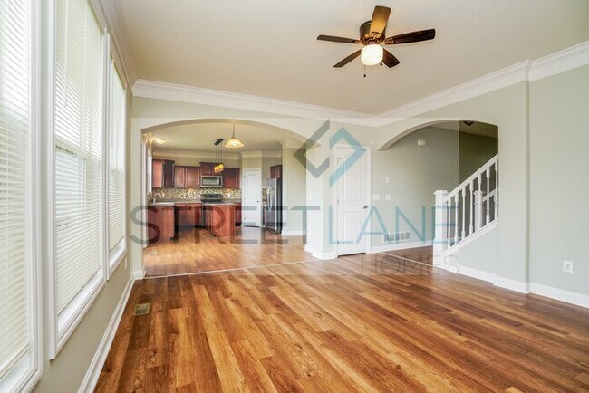 Building Photo - REDUCED! - Now offering $1000 off first fu...