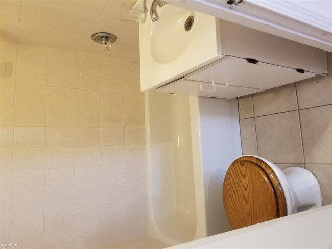 Building Photo - Studio, 1 bath Apartment - 409 Linden St