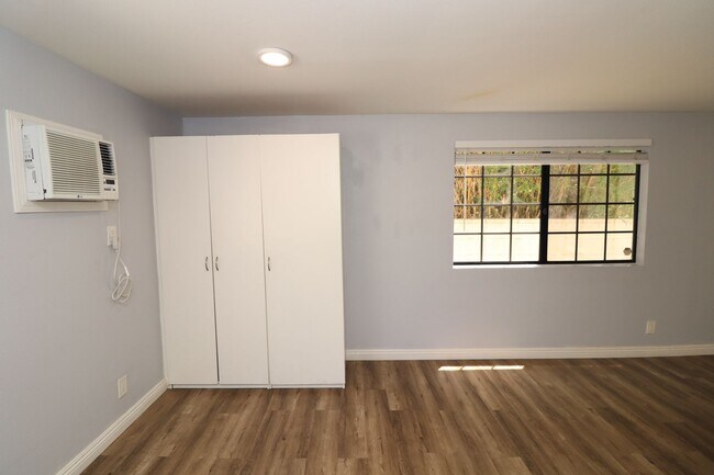 Building Photo - Casita Way (4025)
