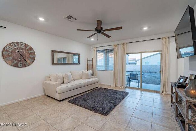 Building Photo - 7869 S Sugarbend Dr