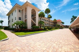 Building Photo - 13 High Point Cir N