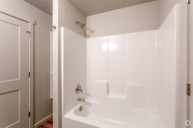 2BR, 1BA - 844 - 908 SF - River Trail Apartments