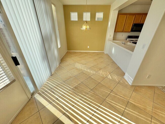 Foto del edificio - BEAUTIFUL 4 BEDROOM 2.5 BATH HOME IN THE SOUTHWEST!