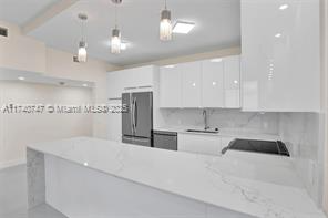 Foto principal - 19380 Collins Ave