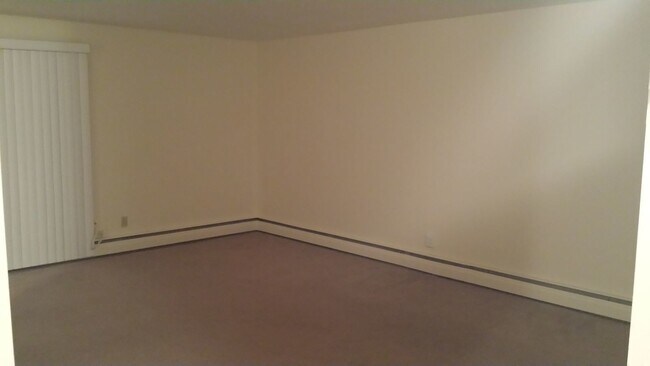 Building Photo - 0 Bed 0 Bath Unit in Calgary, AB