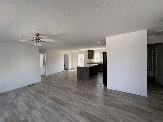 Building Photo - 19 Swallow Ln