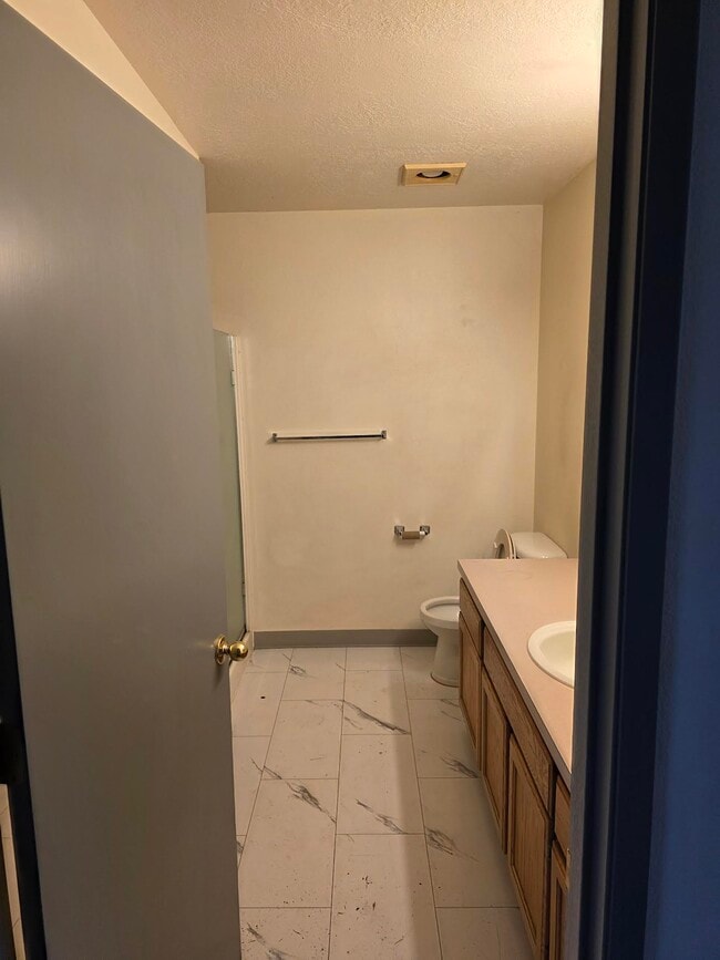 Building Photo - 264 Ecols St S