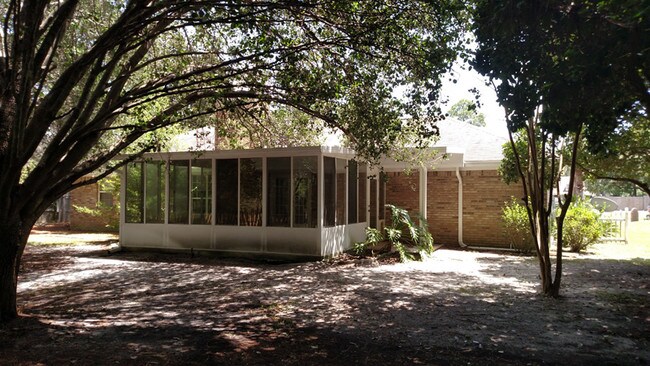 Building Photo - 6823 Forsythe Dr