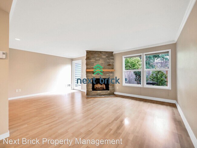 Building Photo - 2 br, 2.5 bath House - 10015 NE 12th St Un...