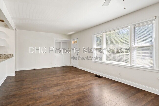 Foto del edificio - 1421 Cobb Branch Dr