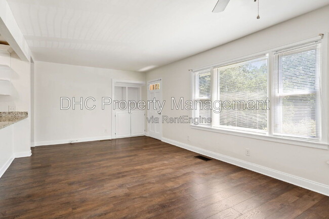 Photo - 1421 Cobb Branch Drive House