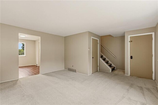 Foto del edificio - 498 Maple Rd