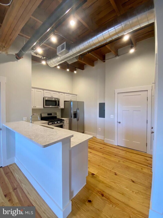 Building Photo - 401 Princess Anne St