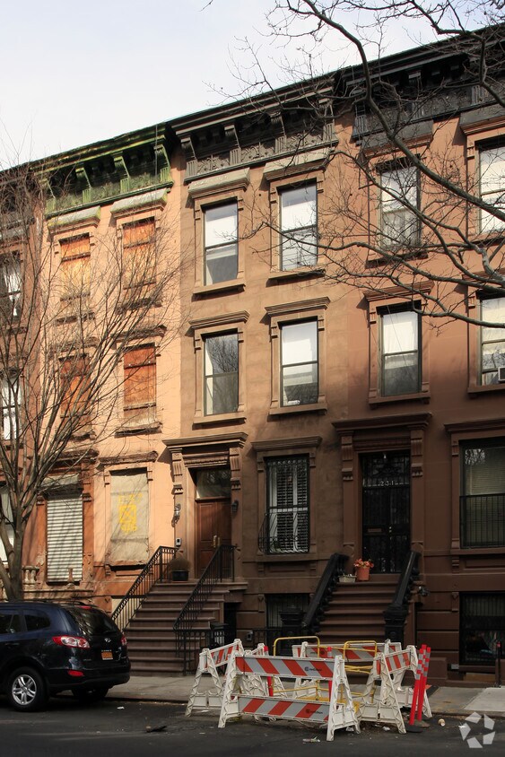 Primary Photo - 233 W 131st St