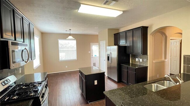 Building Photo - 6531 Wilshire Ridge